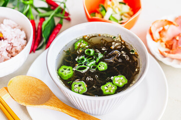簡単もずくスープ