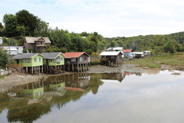 Fototapeta premium Casas palafitos en isla de Chiloé, Chile