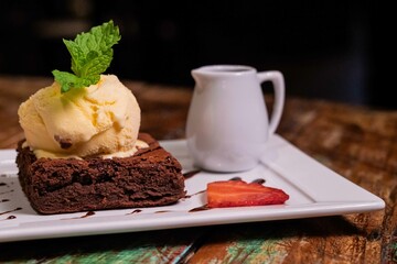 brownie with ice cream