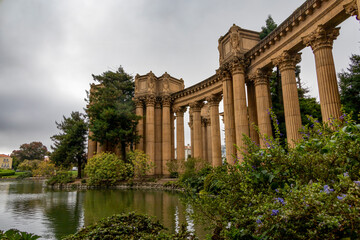 The iconic Palace of Fine Arts in San Francisco, showcasing its stunning architecture and serene surroundings.