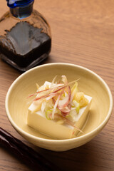 みょうがと生姜が載せられた冷奴