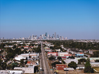 Obraz premium Skyline view of downtown Houston, Texas on a beautiful blue sky cloudy day with tall buildings in the background.