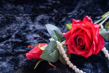 情熱的な赤い薔薇の造花とパール②（ ヨコ）
