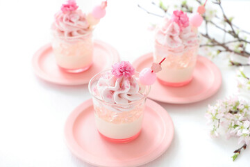 春のお花見スイーツさくらのヴェリーヌ　さくらのグラスデザート　