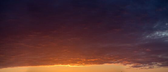 Obraz premium dramatic sky at sunset