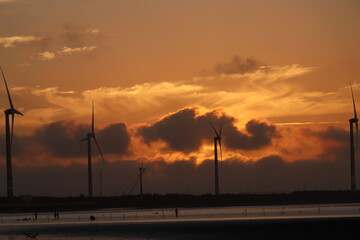 Obraz premium Sunset at the seaside in Taichung, Taiwan