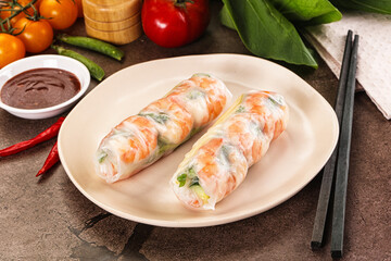 Vietnamese spring roll with prawn