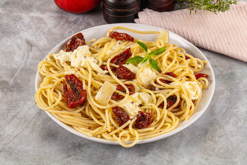 Italian spaghetti with stracciatella and tomato