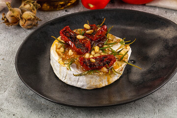 Baked camembert cheese with honey