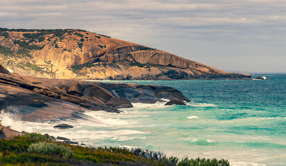 Fototapeta premium The coastline of Esperance Western Australia with Dempster Head on the horizon.