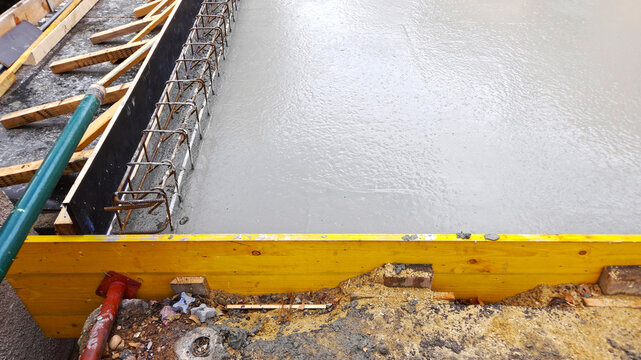 Coffrage ter dalle en b&eacute;ton fraiche