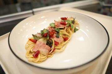 Stir-Fried Spaghetti With Dried Chili And Crispy Baco