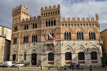 Grosseto, Italien – Palazzo Aldobrandeschi auf der Piazza Dante