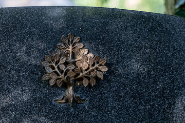 Zum Gedenken und Erinnern am Grab