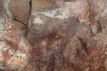 sítio arqueollógico com pinturas rupestres em alcinópolis, mato grosso 