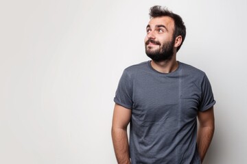 Obraz premium Handsome man in casual attire smiling and contemplating.