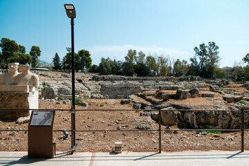 Il parco archeologico di Siracusa comprende la parte settentrionale del quartiere della Neapolis,...