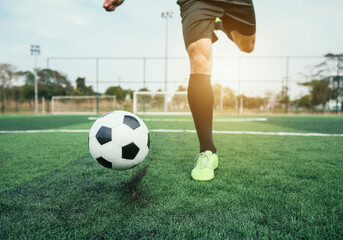 Naklejka premium Soccer player kicking ball on field with precise technique