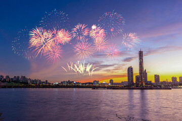 Fireworks along the Han River in International Fireworks Festival at Yeouido, Seoul, South Korea.