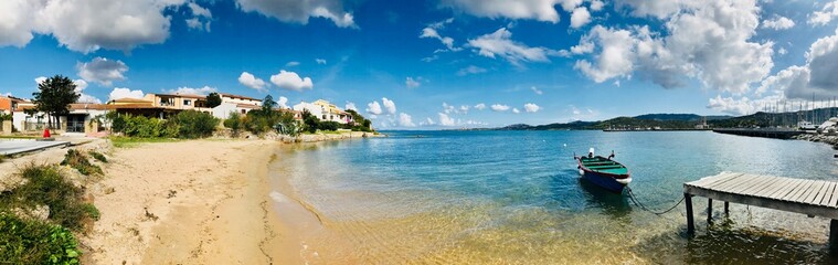 Naklejka premium view from the lake