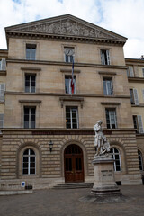 Fototapeta premium Immeubles dans le centre de Paris en France en Europe