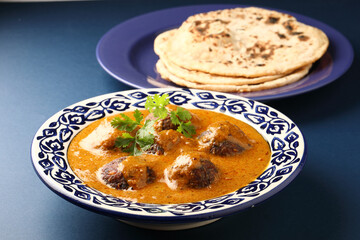 An extremely popular and tasty north indian creamy curry recipe made with aloo and paneer balls dunked in a creamy, silky smooth and rich sauce/ curry with roti or indian flat bread