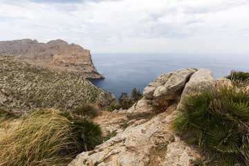 Splendida vista della scogliera sul Mirador del Colomer a Maiorca in Spagna