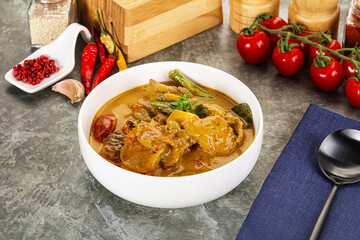 Yellow THai curry with beef