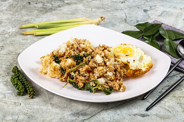 Rice with minced meat and basil