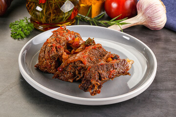 Baked beef ribs with vegetables
