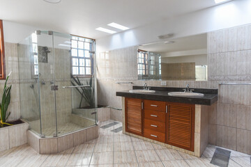habitacion cuarto de baño moderno con jacuzzi