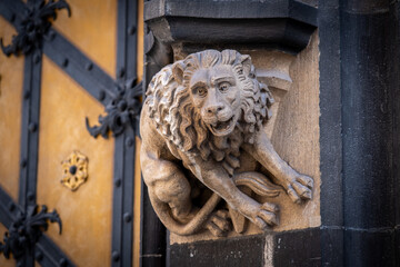 Gargoyle an Aussenfassade vom Rathaus M&uuml;nchen