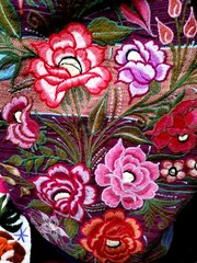textiles y telas indigenas de chiapas mexico, colores vivos tejido a mano, telar y bordados de comunidades indigenas en chiapas mexico, tsetsal, tsotsil,