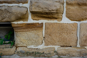 Schäden an einer Sandsteinwand