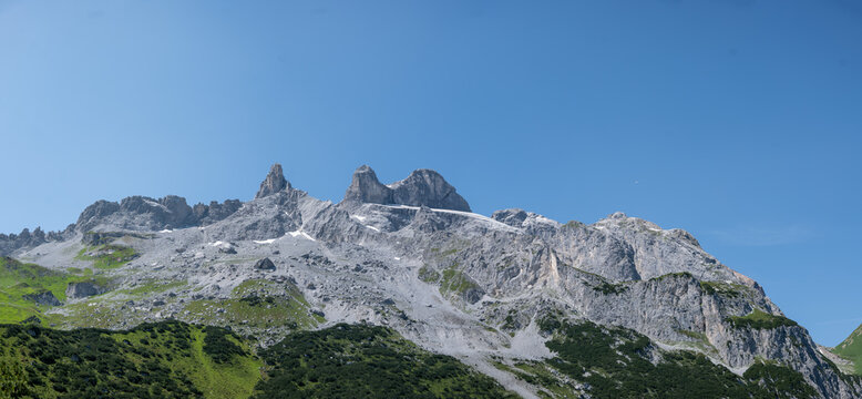 Panorama Drusenfluh und Sporaturm im R&auml;tikon