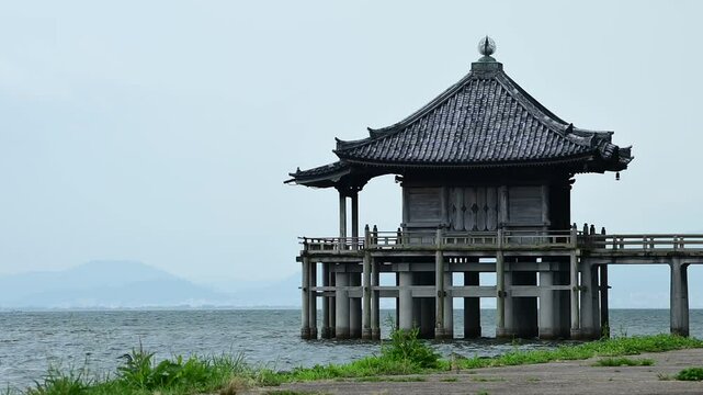 梅雨時の満月寺浮御堂 （滋賀県大津市, 2024年6月）