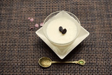 Milk agar-agar with coffee beans