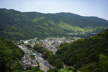 夏の静岡県静岡市清水区但沼町の街並み
