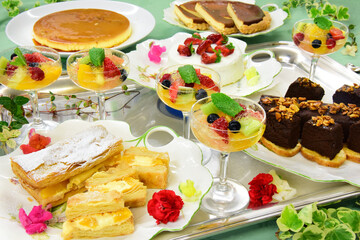 甘くて美味しいデザートバイキング　ケーキやパイ、フルーツ