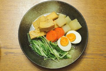 Eggs, fried tofu, simmered vegetables such as carrots and radishes, Japanese home cooking