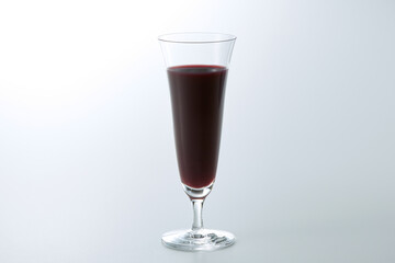 グラスに注がれたブドウジュース