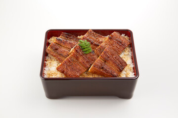 うな重_関西風のうなぎ蒲焼をお重に詰めたご飯お上に乗せた日本の料理