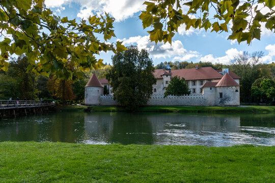 Grad Otočec jesenski