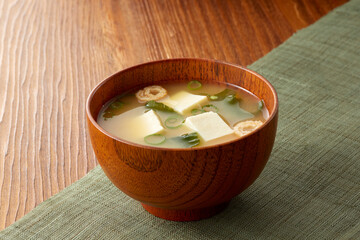 豆腐とわかめの味噌汁