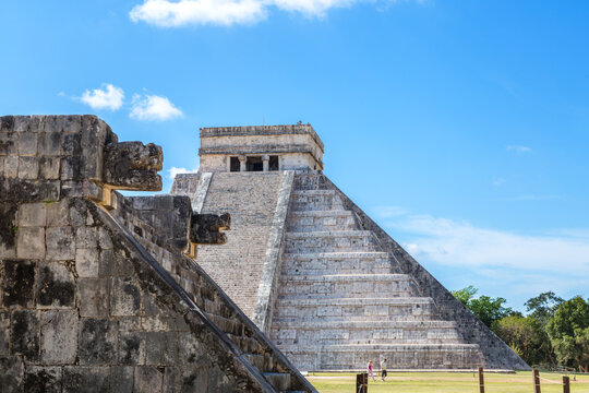 El Castillo (Temple of Kukulkan), Chichen Itza, Yucatan, Mexico