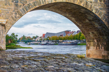 Unter dem Br&uuml;ckenbogen 
