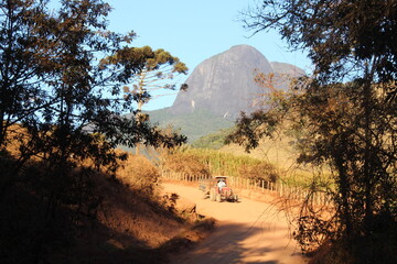 estrada na zona rural de aiuruoca, minas gerais 