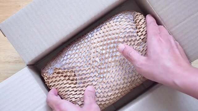 Eco friendly brown paper honeycomb wrap for product packaging parcel carton box