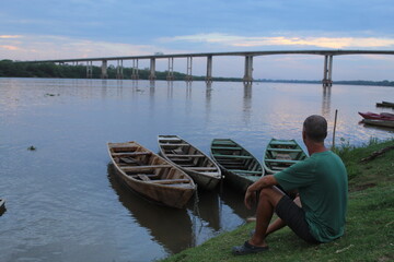 ponte sobre o rio são francisco em pedras de maria da cruz, minas gerais 