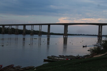 ponte sobre o rio s&atilde;o francisco em pedras de maria da cruz, minas gerais 